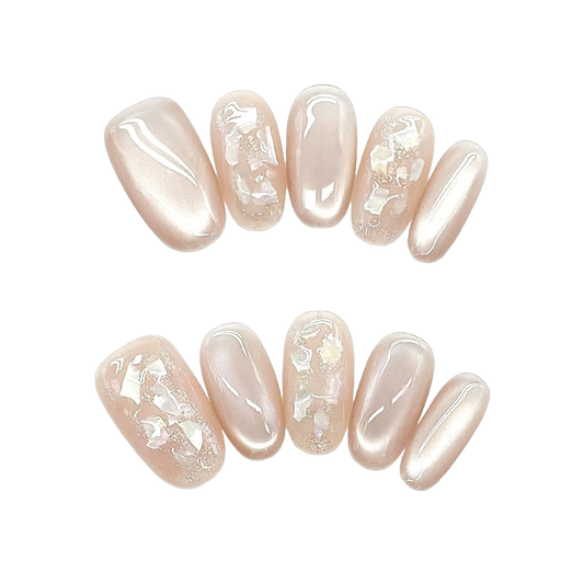 Minimalist Shell Aesthetic Nails by EvadiaGrace