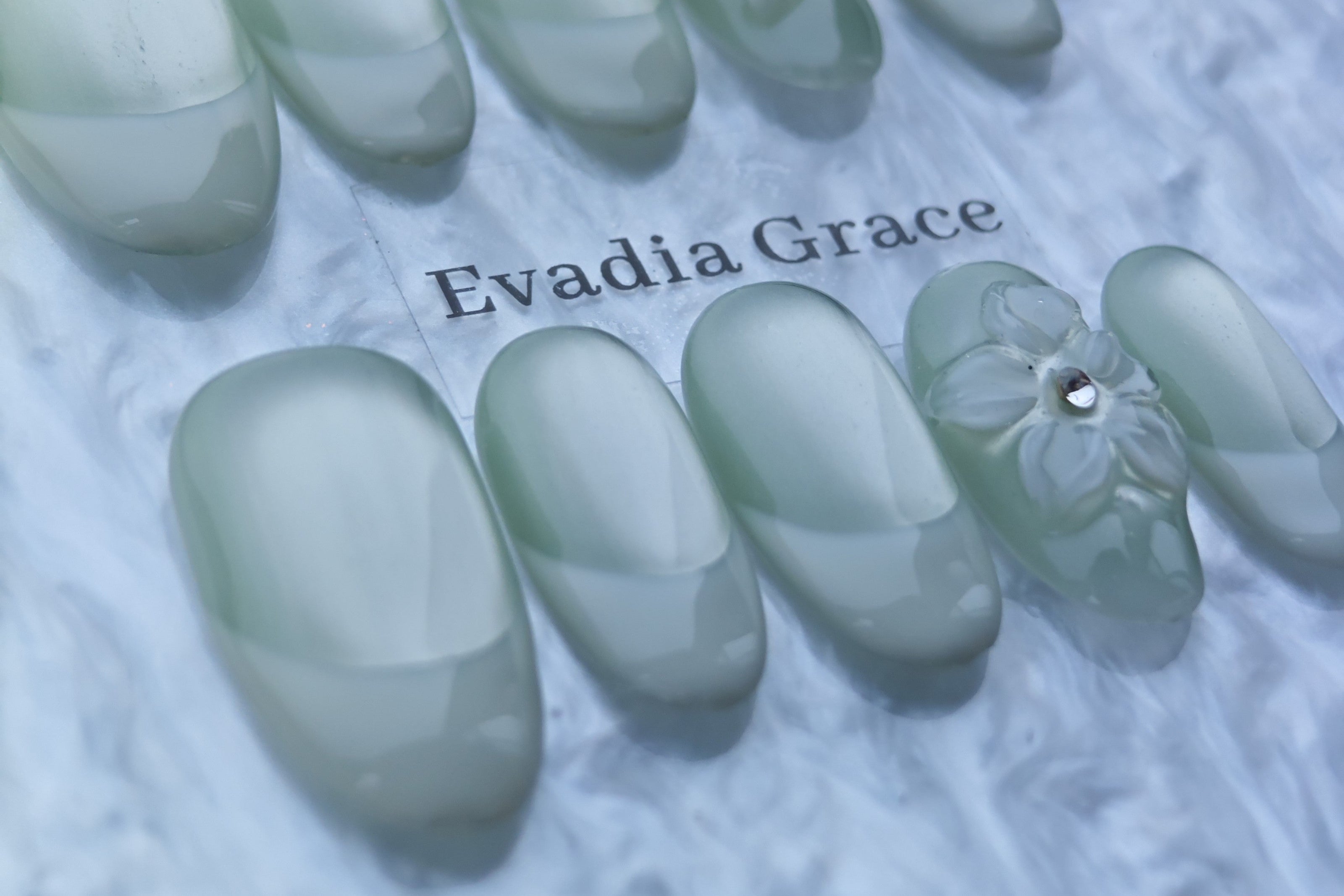 Elegant Green Floral Press-On Nails