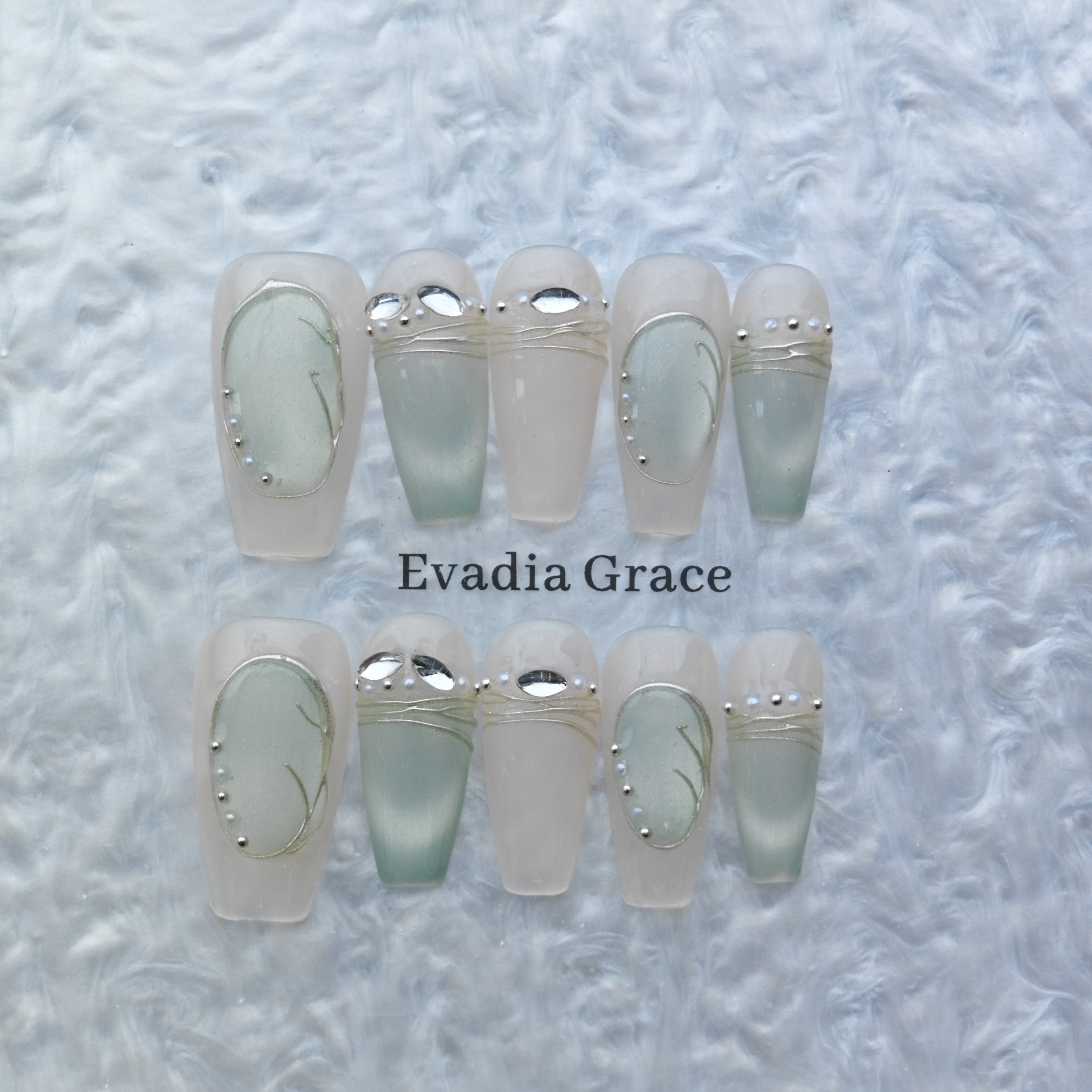 Elegant Silver Green Oval Accent Press-On Nails
