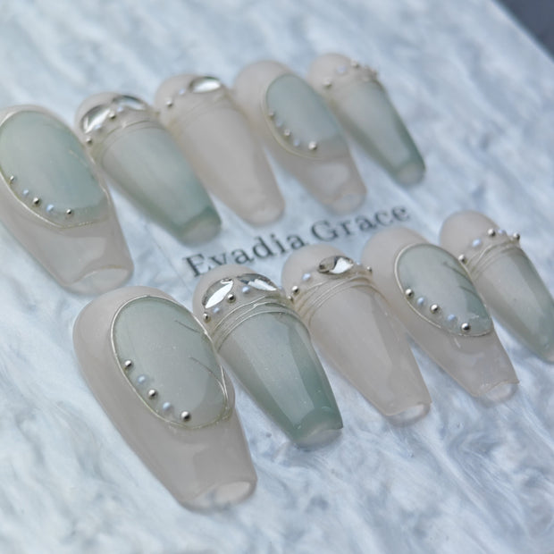 Elegant Silver Green Oval Accent Press-On Nails