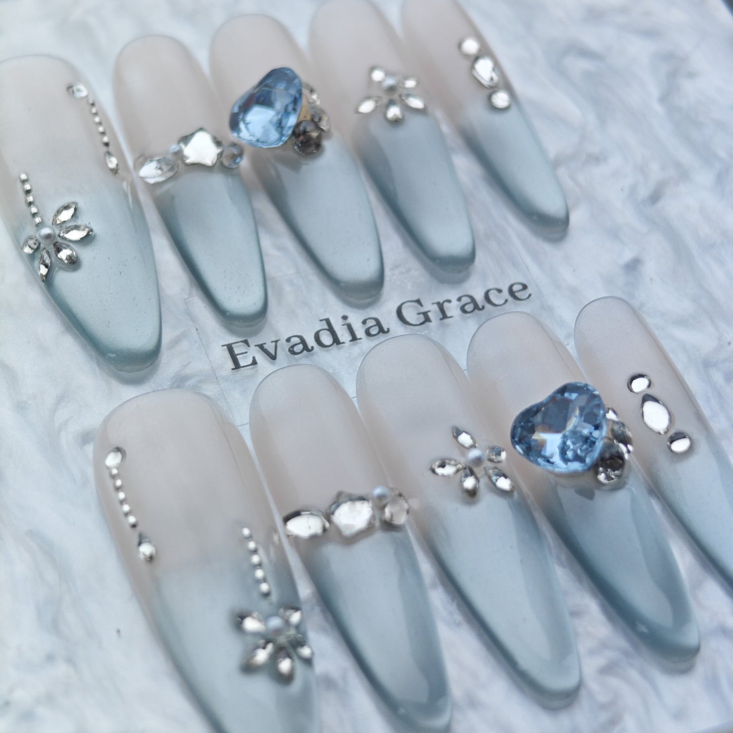 Blue Heart Crystal Ombre Press-On Nails – Elegant Gray Gradient with 3D Rhinestone Accents | Long Stiletto Fake Nails | Reusable Luxury Nail Art Tips