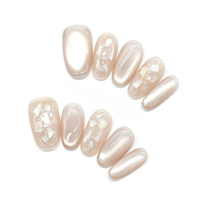 Minimalist Shell Aesthetic Nails by EvadiaGrace