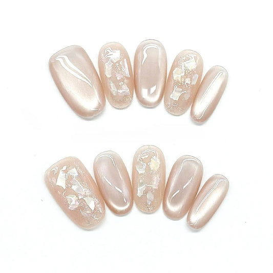 Minimalist Shell Aesthetic Nails by EvadiaGrace