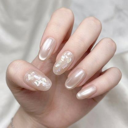 Minimalist Shell Aesthetic Nails by EvadiaGrace